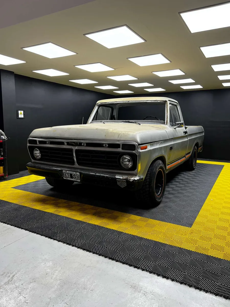 La F-100 antes de la restauración